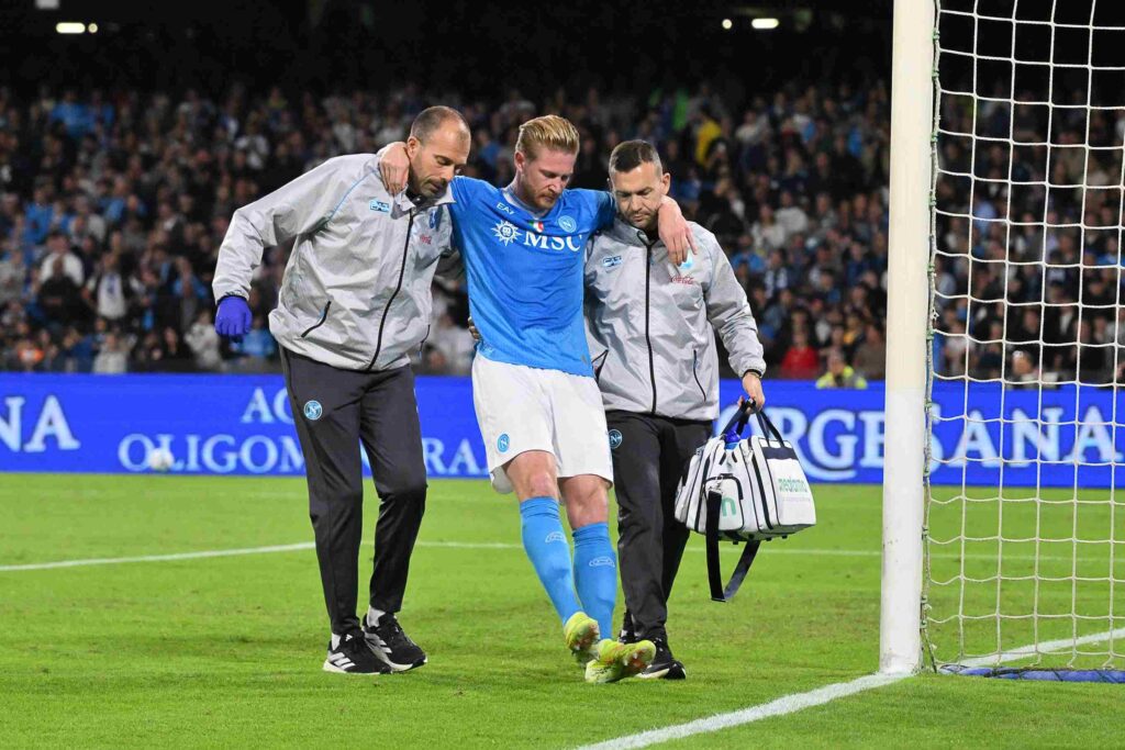 Ο Ντε Μπρόινε αποχωρεί τραυματίας τον Οκτώβρη με τη Νάπολι