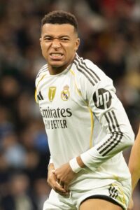 Φωτγραφία του Μπαπέ που πονάει