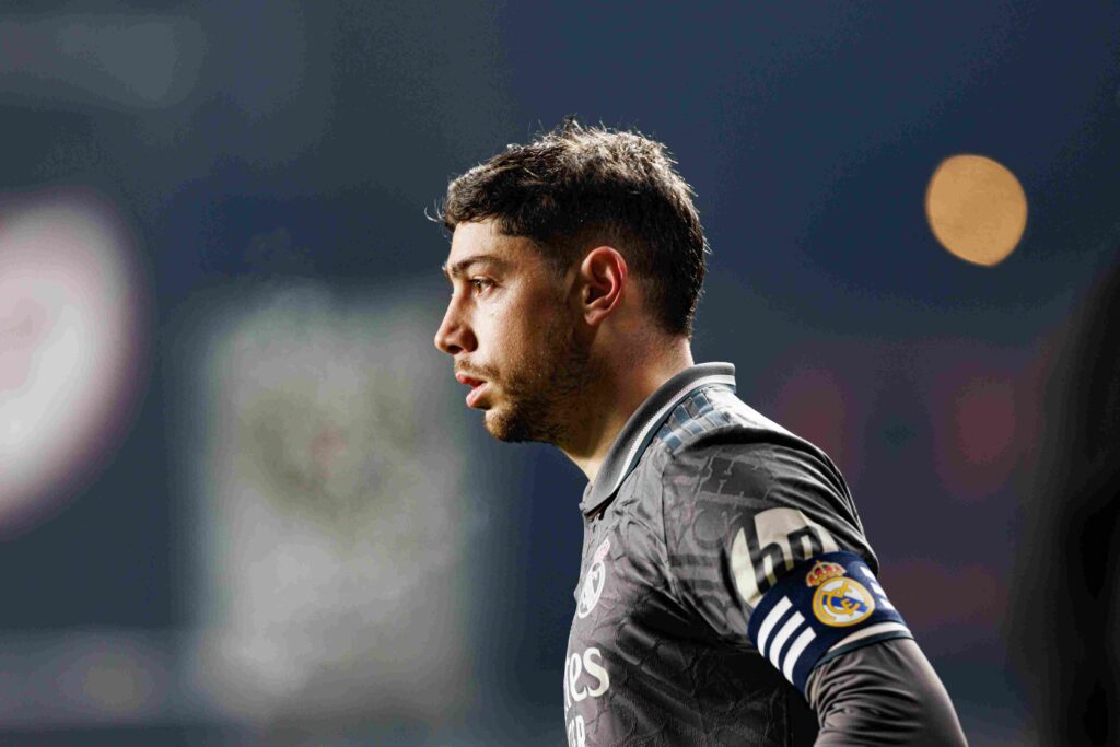 Ο Φεντερίκο Βαλβέρδε στο γήπεδο με τη φανέλα της Ρεάλ Μαδρίτης