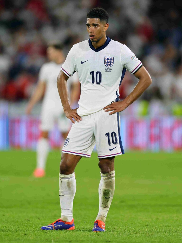 O Τζούντ Μπέλινγκχαμ με την Εθνική Αγγλίας στο γήπεδο